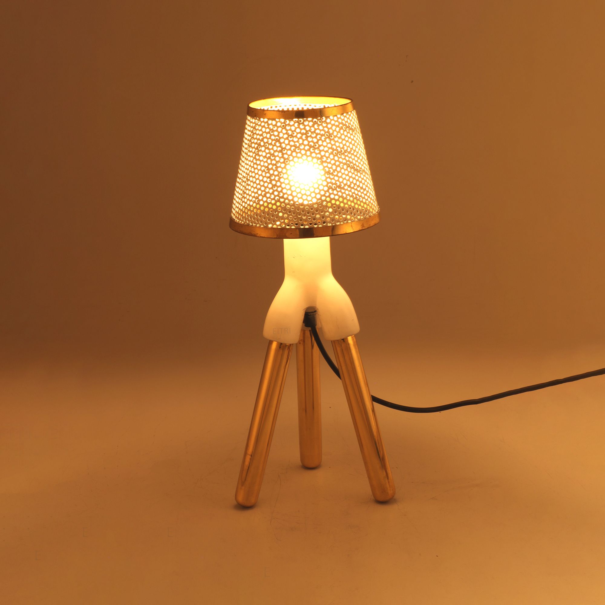 Lobo Table Lamp